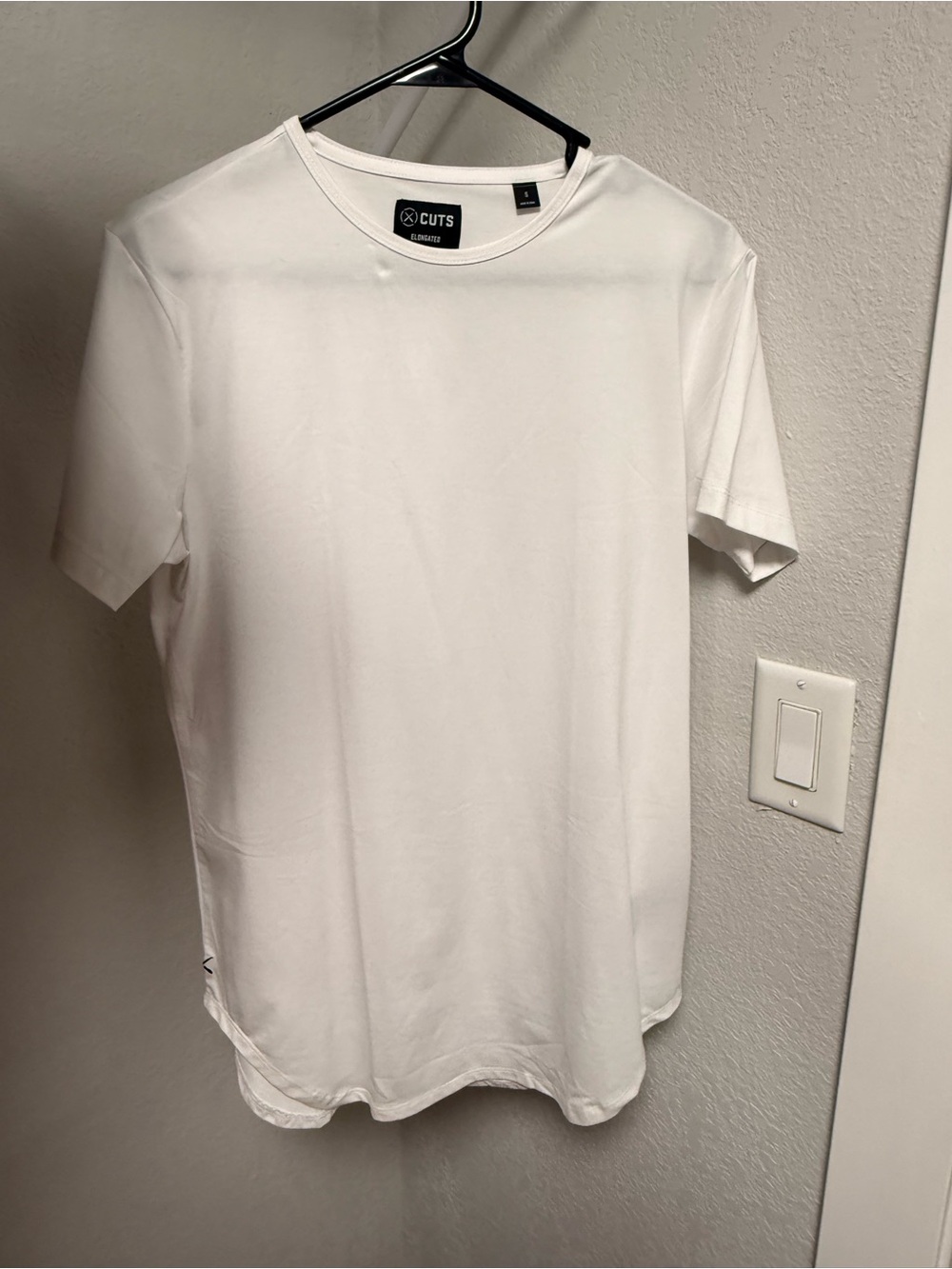 Men’s Cuts Elongated Tee- Small